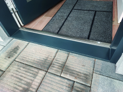 Schwelle f�r TERMO-Au�enhaust�ren, Ansicht von au�en